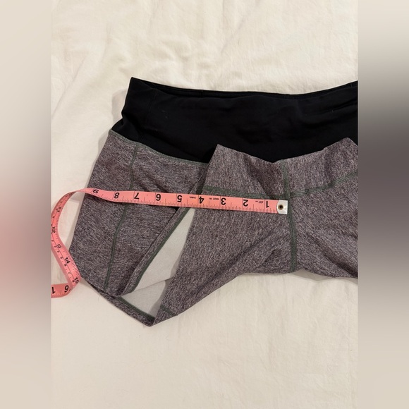 Lululemon Speed Up Shorts Size 6 - Picture 5 of 6